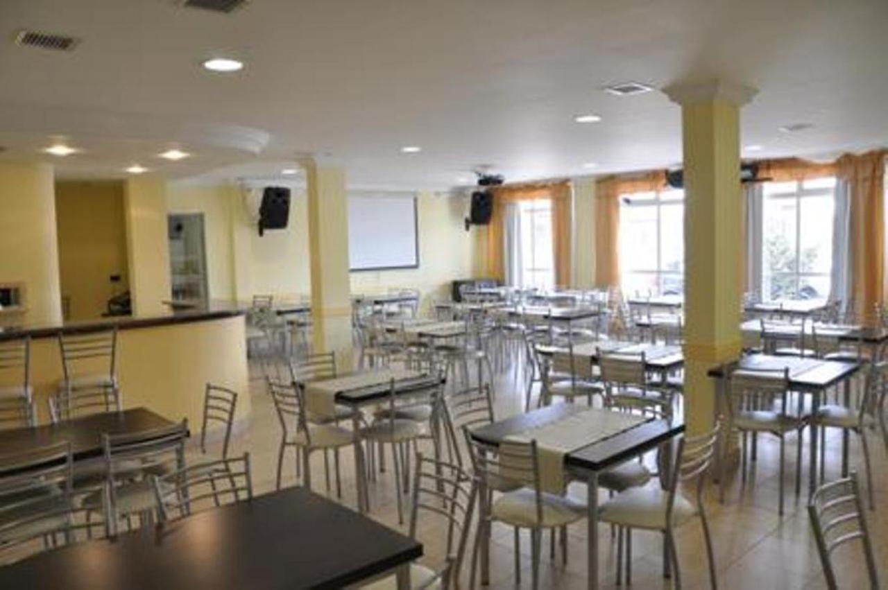 Hotel Tandil Puerto Madryn Exterior photo